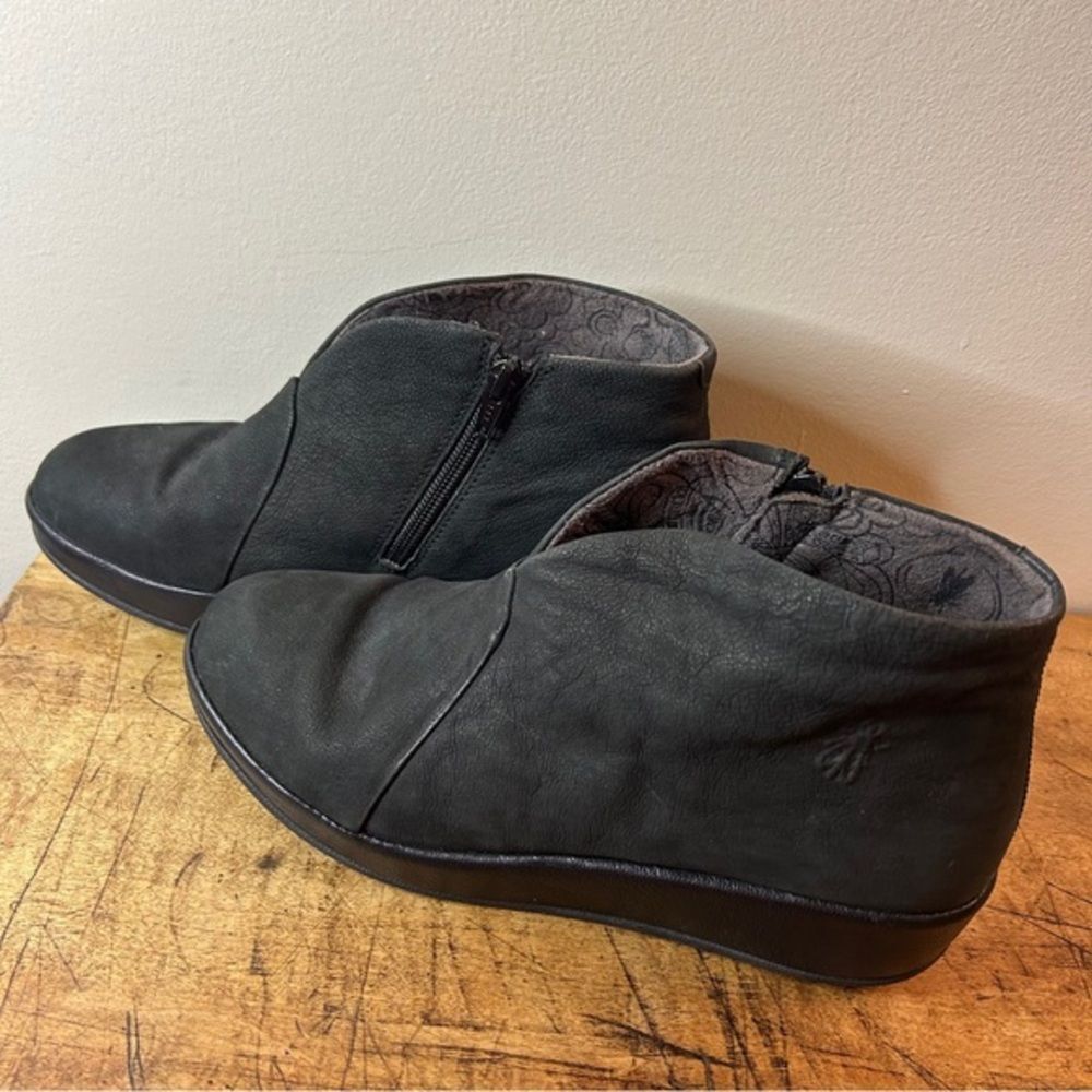Fly London 39 Black Leather Wedge Booties Ankle Boots Luxury Preppy Skater Chic